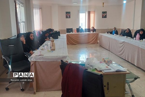 برگزاری کارگاه آموزشی درس فارسی پایه اول ابتدایی در آموزش و پرورش رودهن