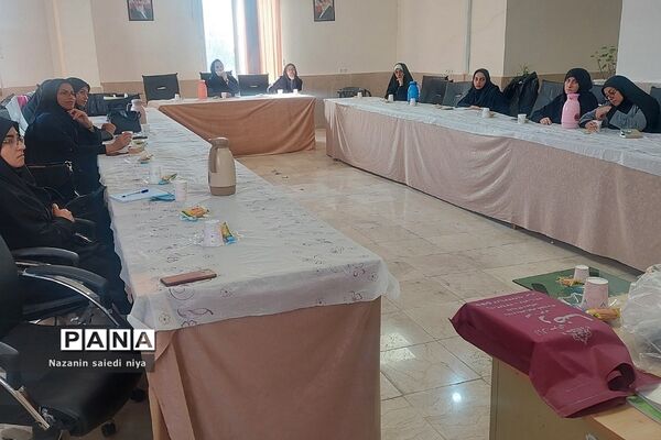 برگزاری کارگاه آموزشی درس فارسی پایه اول ابتدایی در آموزش و پرورش رودهن