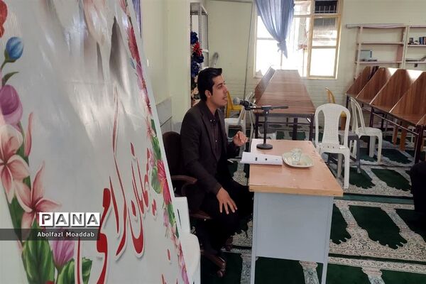 جلسه انجمن اولیا و مربیان دانش‌آموزان دبیرستان نمونه آیت الله خامنه‌ای کاشمر
