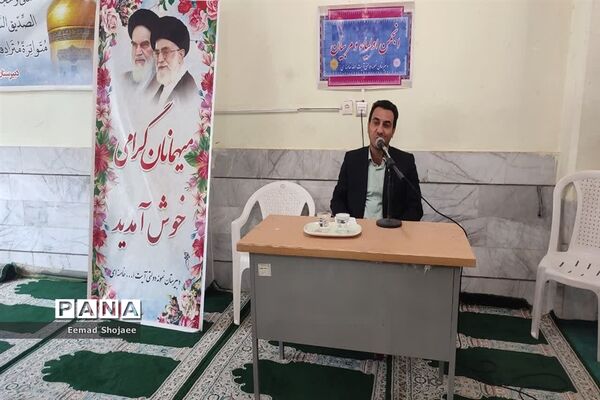 جلسه انجمن اولیا و مربیان دانش‌آموزان دبیرستان نمونه آیت الله خامنه‌ای کاشمر