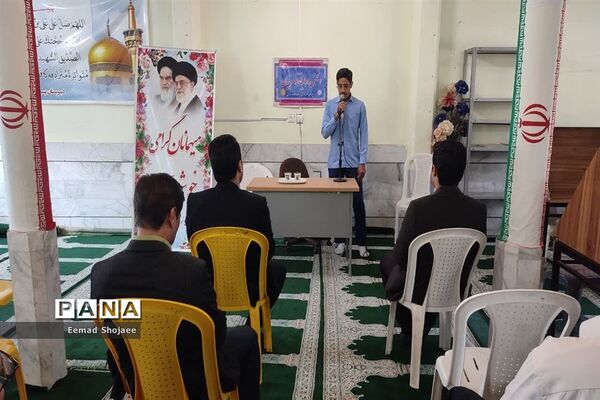 جلسه انجمن اولیا و مربیان دانش‌آموزان دبیرستان نمونه آیت الله خامنه‌ای کاشمر