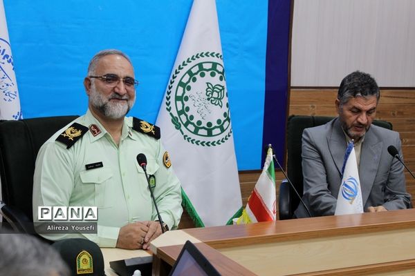 نشست صمیمی فرمانده انتظامی قم با اعضای سازمان دانش‌آموزی