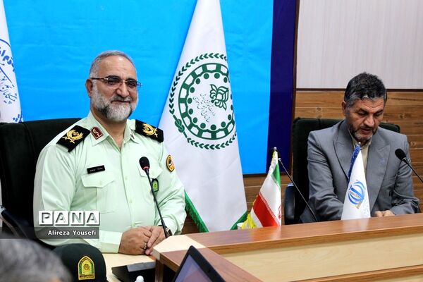 نشست صمیمی فرمانده انتظامی قم با اعضای سازمان دانش‌آموزی