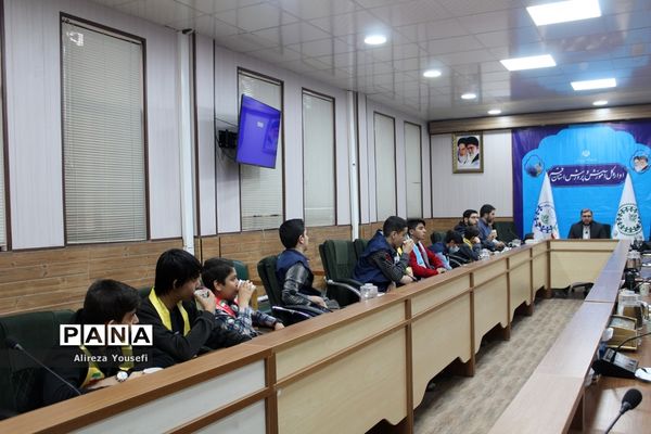 نشست صمیمی فرمانده انتظامی قم با اعضای سازمان دانش‌آموزی