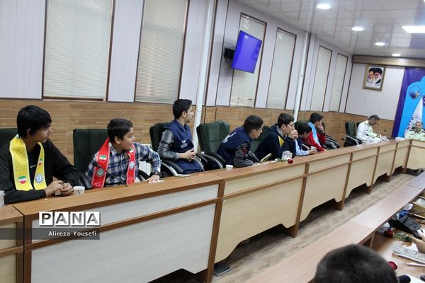 نشست صمیمی فرمانده انتظامی قم با اعضای سازمان دانش‌آموزی