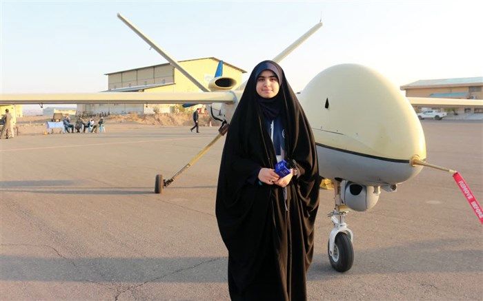 دانش آموزان سمپادی  از اقتدار پهپاد‌های ایرانی می گویند