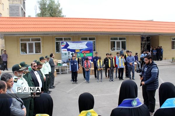 استقبال اعضای سازمان دانش‌آموزی قم از فرمانده انتظامی استان