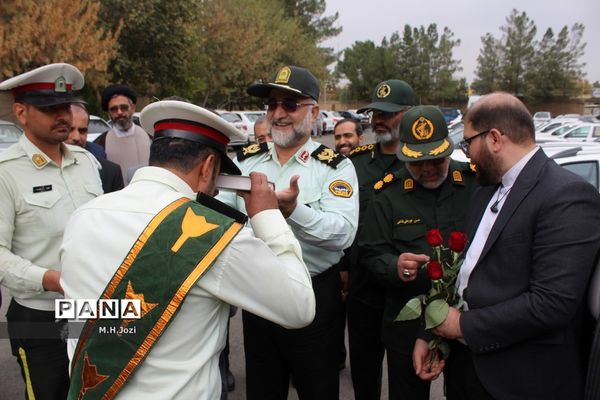 استقبال اعضای سازمان دانش‌آموزی قم از فرمانده انتظامی استان