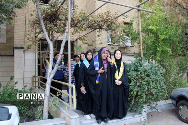 استقبال اعضای سازمان دانش‌آموزی قم از فرمانده انتظامی استان