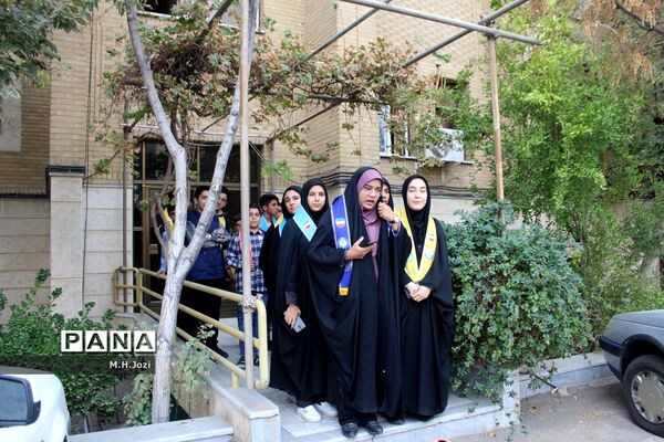 استقبال اعضای سازمان دانش‌آموزی قم از فرمانده انتظامی استان