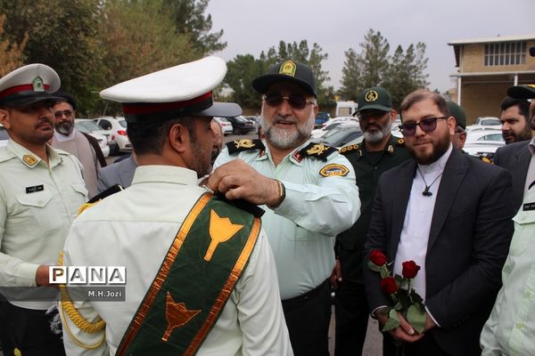 استقبال اعضای سازمان دانش‌آموزی قم از فرمانده انتظامی استان