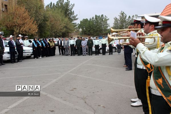 استقبال اعضای سازمان دانش‌آموزی قم از فرمانده انتظامی استان