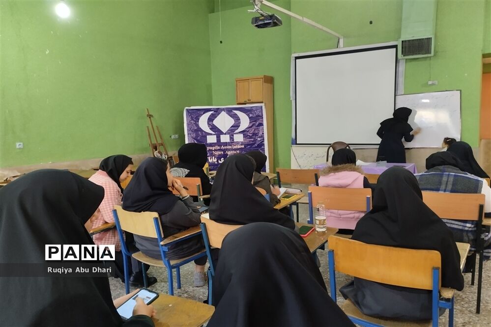 دومین کارگاه آموزشی خبرنویسی ویژه دانش‌آموز خبرنگاران دختر در کانون شهدای فرهنگی ملارد