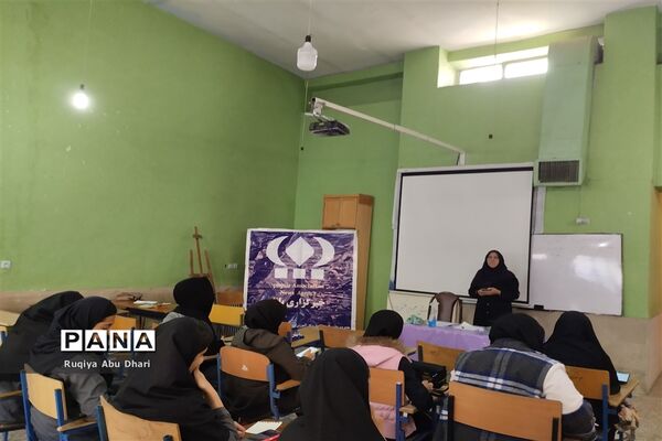 دومین کارگاه آموزشی خبرنویسی ویژه دانش‌آموز خبرنگاران دختر در کانون شهدای فرهنگی ملارد