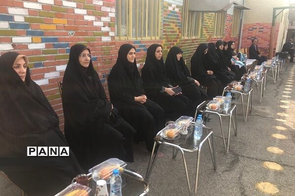 رونمایی از طرح هر مدرسه یک شهید، در دبستان شهید ناصری ناحیه دو ری