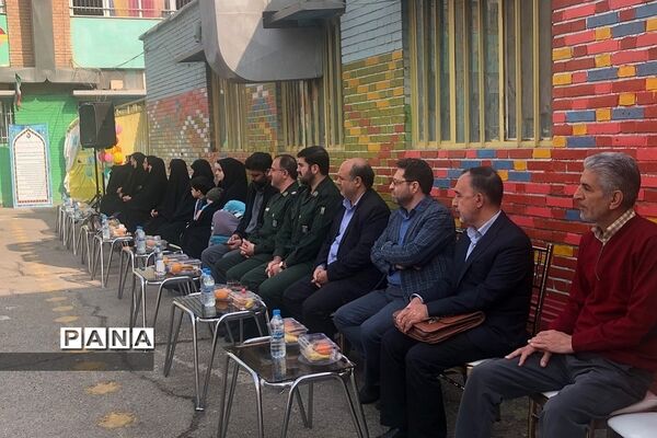 رونمایی از طرح هر مدرسه یک شهید، در دبستان شهید ناصری ناحیه دو ری