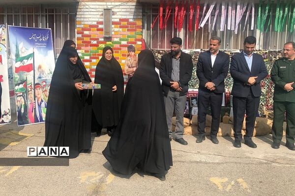رونمایی از طرح هر مدرسه یک شهید، در دبستان شهید ناصری ناحیه دو ری