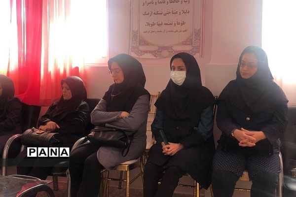 جلسه حلقه صالحین در دبستان شهید ناصری ناحیه دو ری