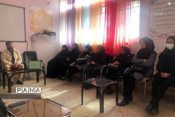 جلسه حلقه صالحین در دبستان شهید ناصری ناحیه دو ری