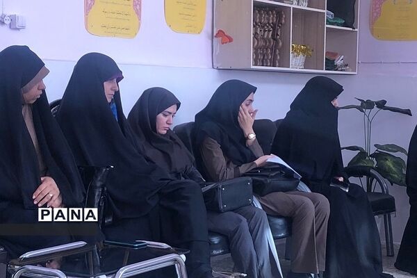 جلسه حلقه صالحین در دبستان شهید ناصری ناحیه دو ری