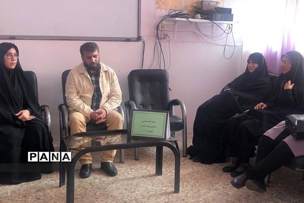 جلسه حلقه صالحین در دبستان شهید ناصری ناحیه دو ری