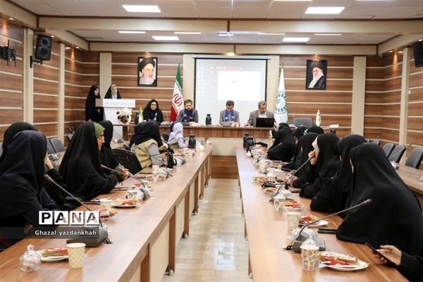 جلسه ۱۳ آبان و تقدیر از خبرنگاران فعال