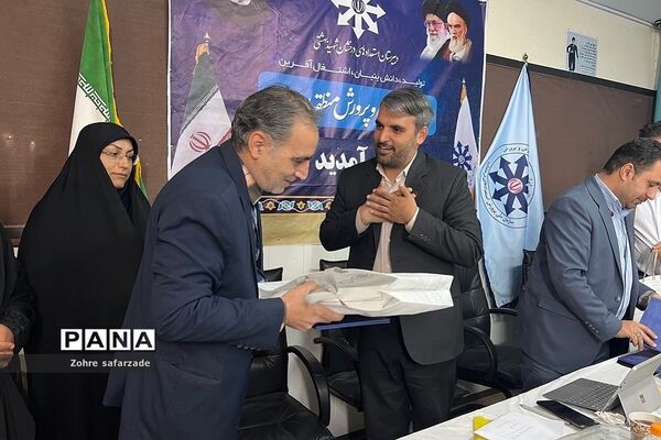 جلسه مدیران مدارس سمپاد شهرستان‌های استان تهران در رودهن