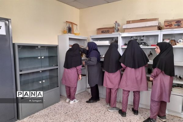 گرامیداشت  روز آزمایشگاه در دبیرستان دخترانه گلستان شهرستان مانه و سملقان