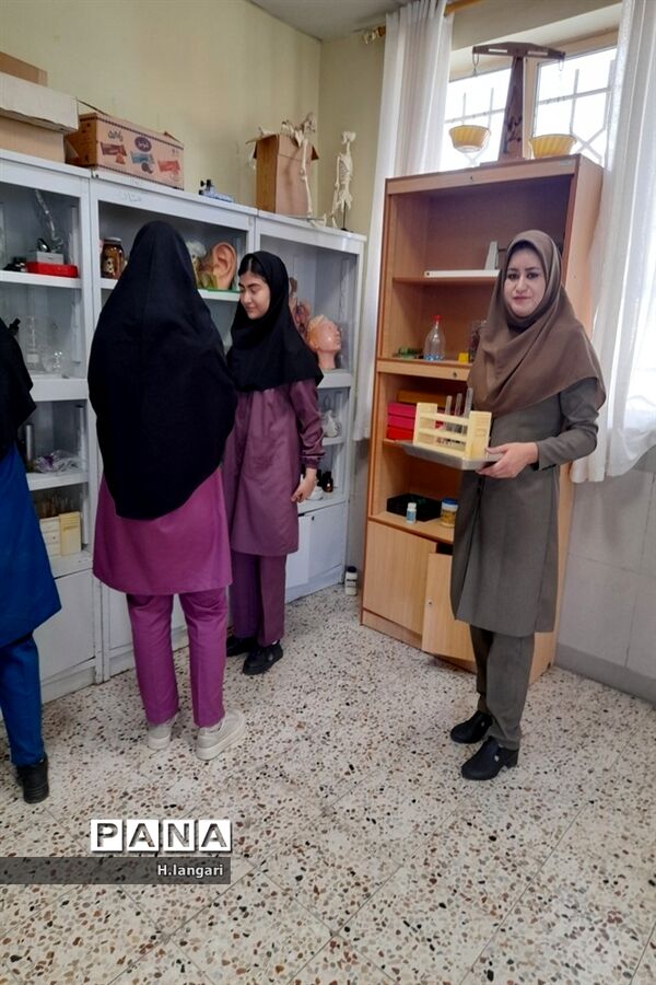 گرامیداشت  روز آزمایشگاه در دبیرستان دخترانه گلستان شهرستان مانه و سملقان