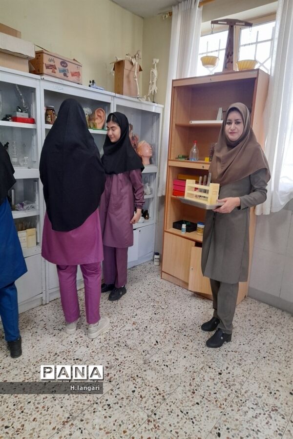 گرامیداشت  روز آزمایشگاه در دبیرستان دخترانه گلستان شهرستان مانه و سملقان