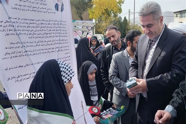 بازدید مسئولان منطقه دماوند از غرفه مدارس آیین‌زهرا(س) و آیین نبی(ص) با محوریت  حمایت از مردم مظلوم غزه