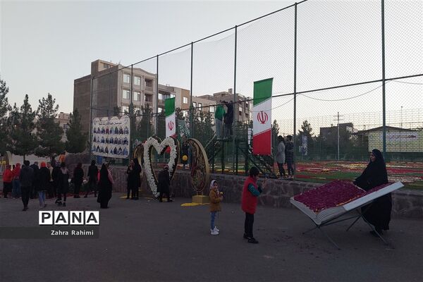 بزرگترین فرش سرگل خاورمیانه برای ششمین بار در محلات