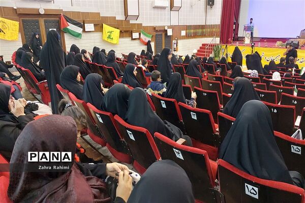 حضور حاج حسین یکتا در جمع دختران آینده‌ساز محلاتی