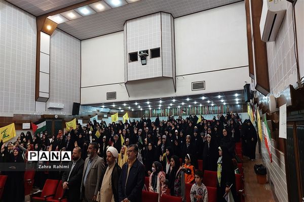 حضور حاج حسین یکتا در جمع دختران آینده‌ساز محلاتی