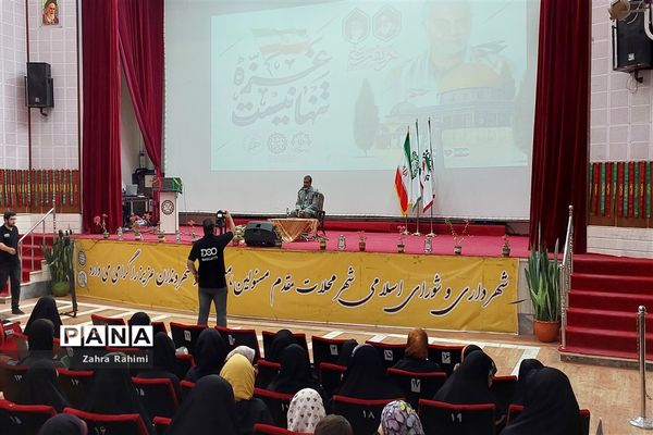 حضور حاج حسین یکتا در جمع دختران آینده‌ساز محلاتی