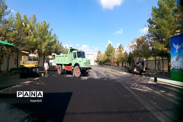 اجرای پروژه آسفالت و زیباسازی حیاط دبیرستان شاهد هاجر شهرستان کاشمر