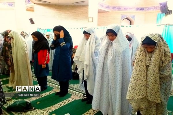 حضور دانش‌آموزان و فرهنگیان در نماز جمعه شهرستان ملارد