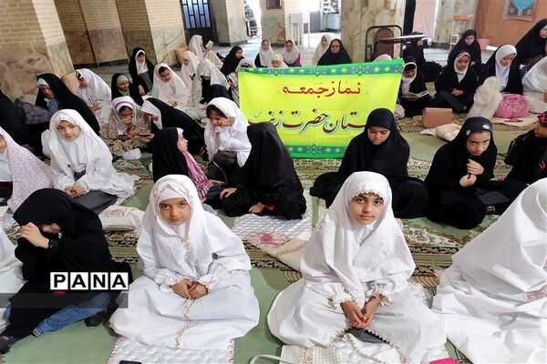 حضور دانش‌آموزان  خاتم در نماز جمعه