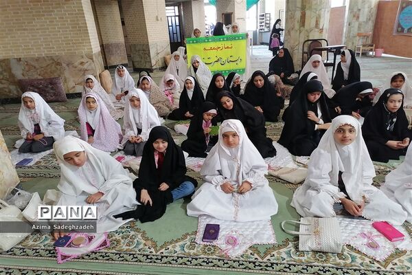 حضور دانش‌آموزان  خاتم در نماز جمعه