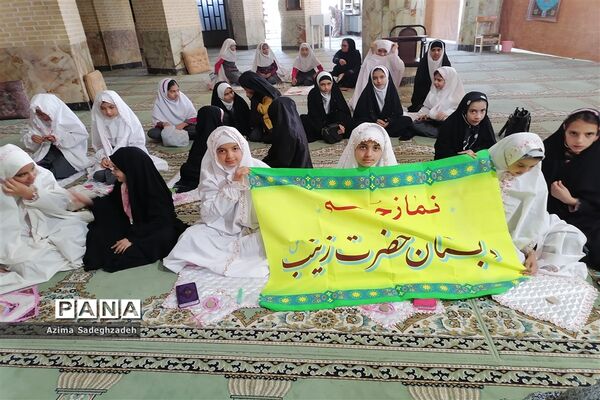 حضور دانش‌آموزان  خاتم در نماز جمعه