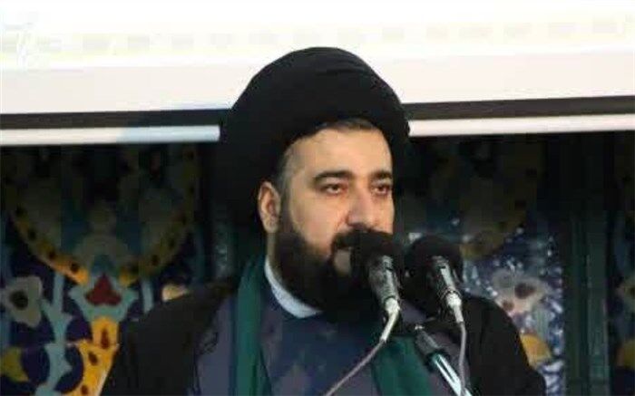 مطالعه کتاب مفید، ذهن دانش‌آموز و نوجوانان را  در مقابل  انحطاط و انحراف بیمه می‌کند