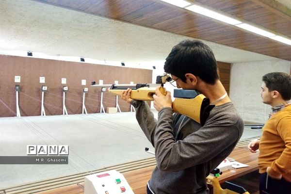 مسابقات تیراندازی دانش‌آموزی در قم