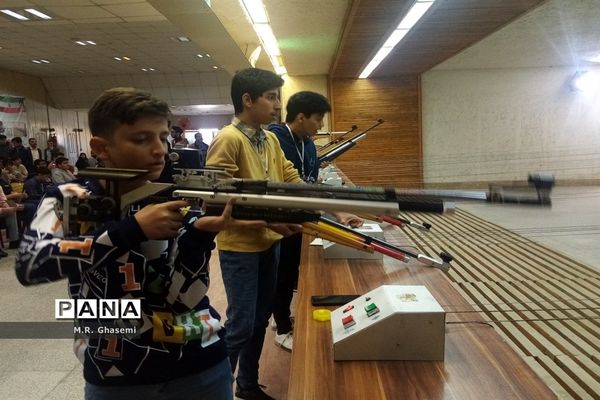 مسابقات تیراندازی دانش‌آموزی در قم