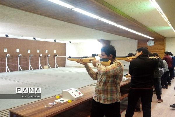 مسابقات تیراندازی دانش‌آموزی در قم