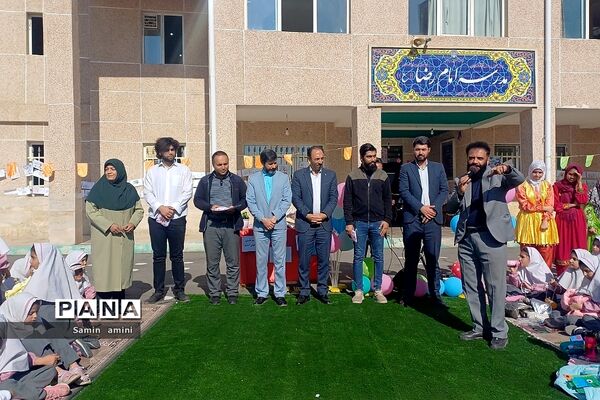 برگزاری جشن هفته کتاب و کتاب خوانی در مدرسه امام رضا(ع)  مهرآباد رودهن