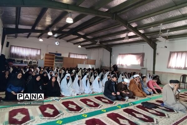 برگزاری نماز جماعت در دبیرستان دخترانه رضوانه شاهبیکی سربیشه