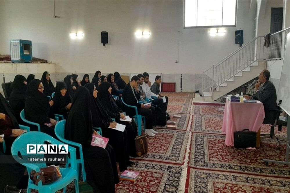برگزاری دوره تربیت مربی روخوانی و روانخوانی قرآن کریم در خلیل‌آباد