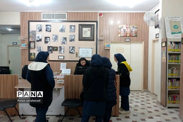 بازدید از کتابخانه ولیعصر شهرستان ورامین به‌مناسبت روز کتاب و کتابخوانی و کتابدار