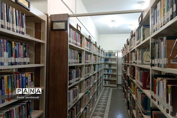 بازدید از کتابخانه ولیعصر شهرستان ورامین به‌مناسبت روز کتاب و کتابخوانی و کتابدار