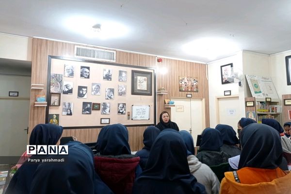 بازدید از کتابخانه ولیعصر شهرستان ورامین به‌مناسبت روز کتاب و کتابخوانی و کتابدار